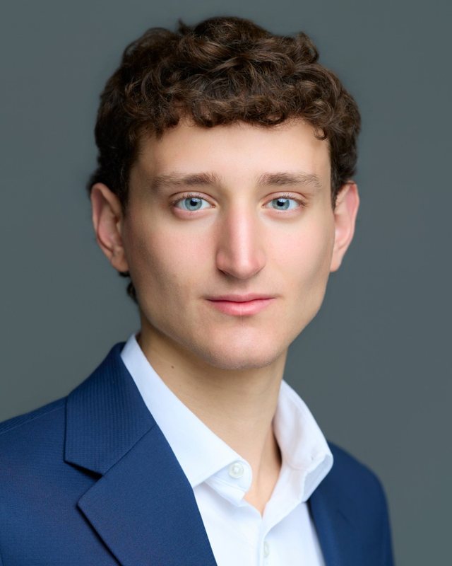 Portrait of Zachary Epstein